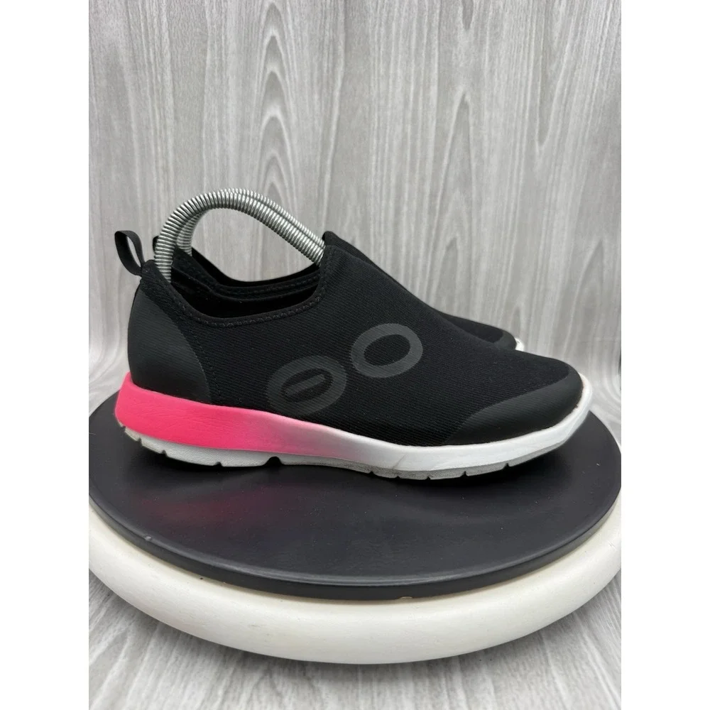 OOFOS OOmg Sport Low Womens Size 8.5 Black Pink Fade Recovery Slip On Shoes